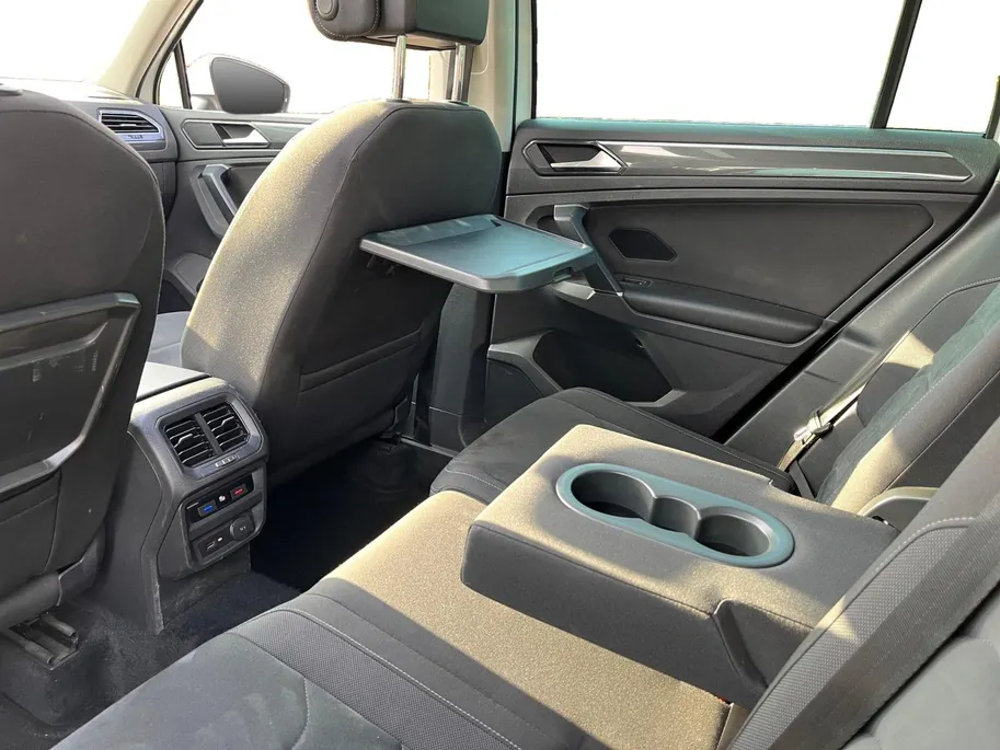 Volkswagen Tiguan 2.0 TSi DSG-aut. 4Motion Highline R-Line NL Auto | 11-2017 | Pano dak | Trekhaak | 20' | Stoelverwarming | Etc.