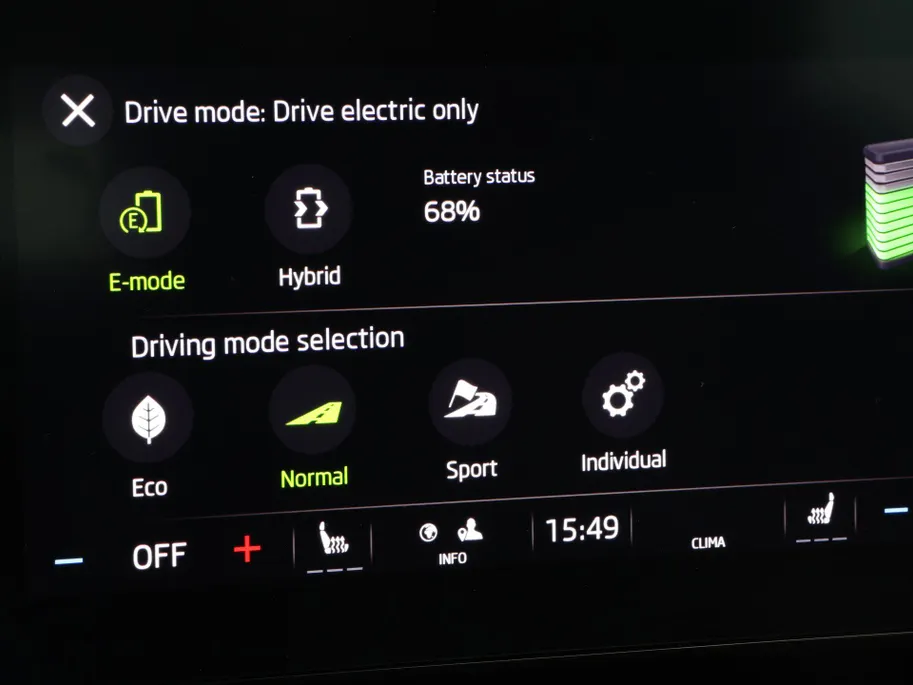 Škoda Octavia Combi 1.4 TSI iV PHEV 204pk DSG Business Edition · Stuur- & Stoelverwarming · Apple/Android Car Play · Cruise Control · Elek. Achterklep · Draadloze Telefoonlader ·