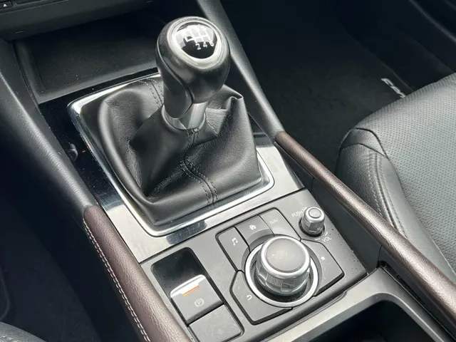 Mazda 3 2.0 SkyActiv-G 120 GT-M | LEDER | CAMERA | BOSE AUDIO | NAVIGATIE | NED AUTO | DEALER ONDERHOUDEN | STOEL + STUURVERWARMING | ACC |