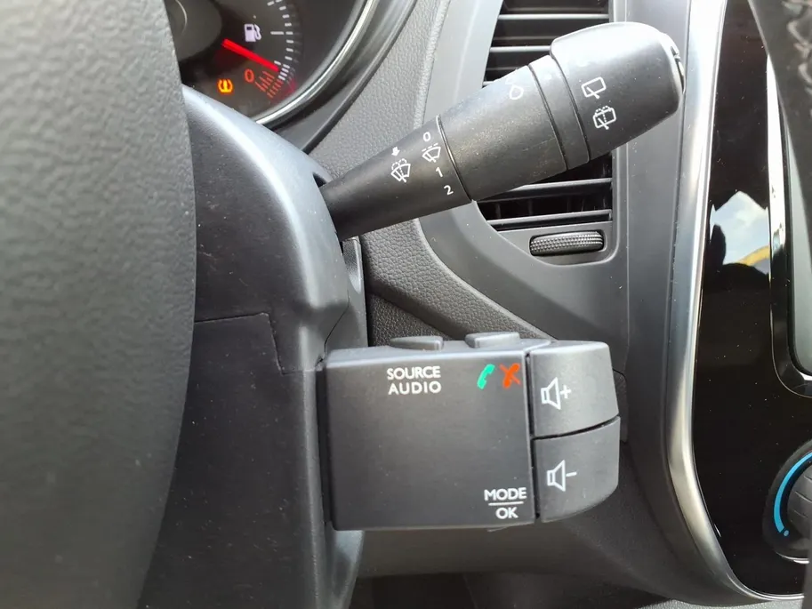 Renault Captur 0.9 TCe Limited Airco | Naviagtie | Trekhaak | Dealeronderhouden | 1 jaar garantie