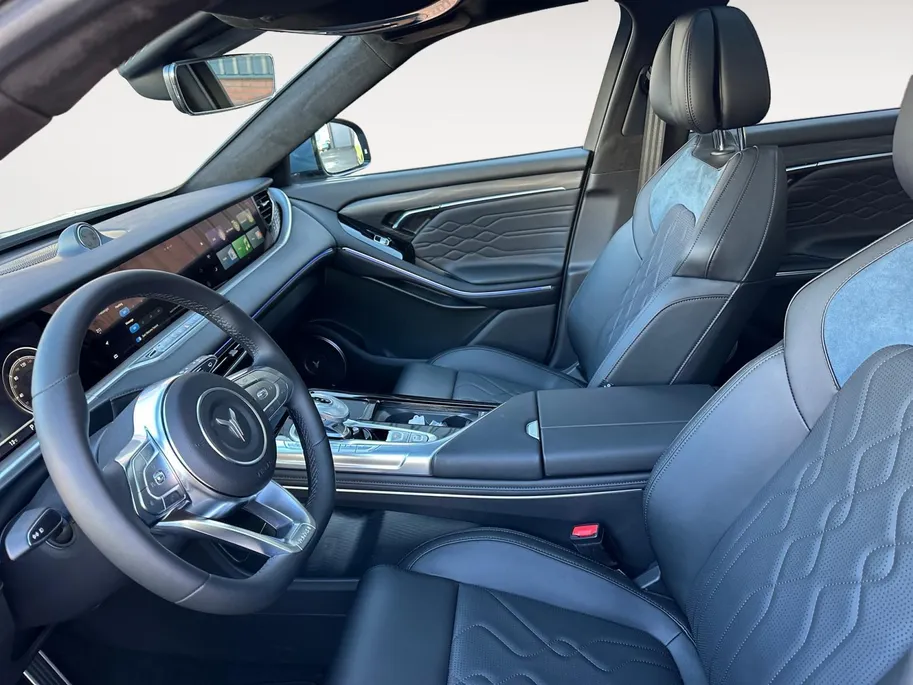 Voyah Free Flagship Edition 4WD 106 kWh | Demo | Full Option | Trekhaak met 2000kg trekgewicht | Luchtvering | Stoelkoeling, -verwarming en -massage |Blackline exterieur & interieur|