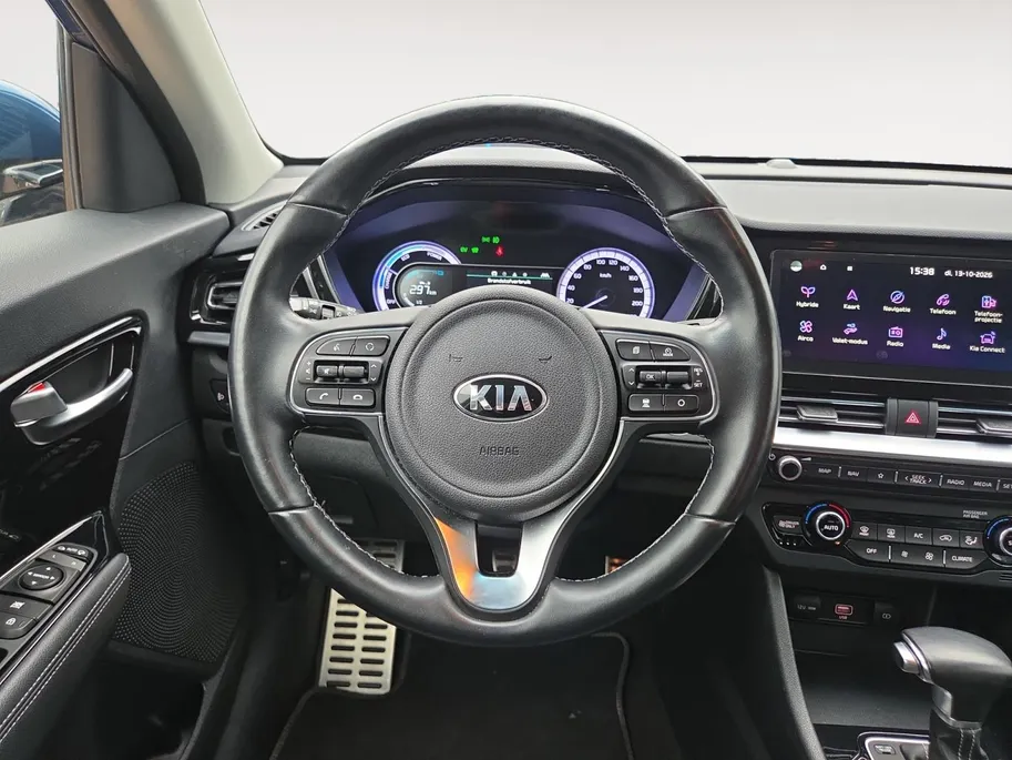 Kia Niro 1.6i Hybrid DynamicPlusLine Dealer onderhouden | Trekhaak | Stoel/stuurverwarming | Dodehoek detectie | Leder | Camera | Carplay & Android | Cruise Control Adaptief | Fabrieksgarantie t/m 23-9-2027 | NAP