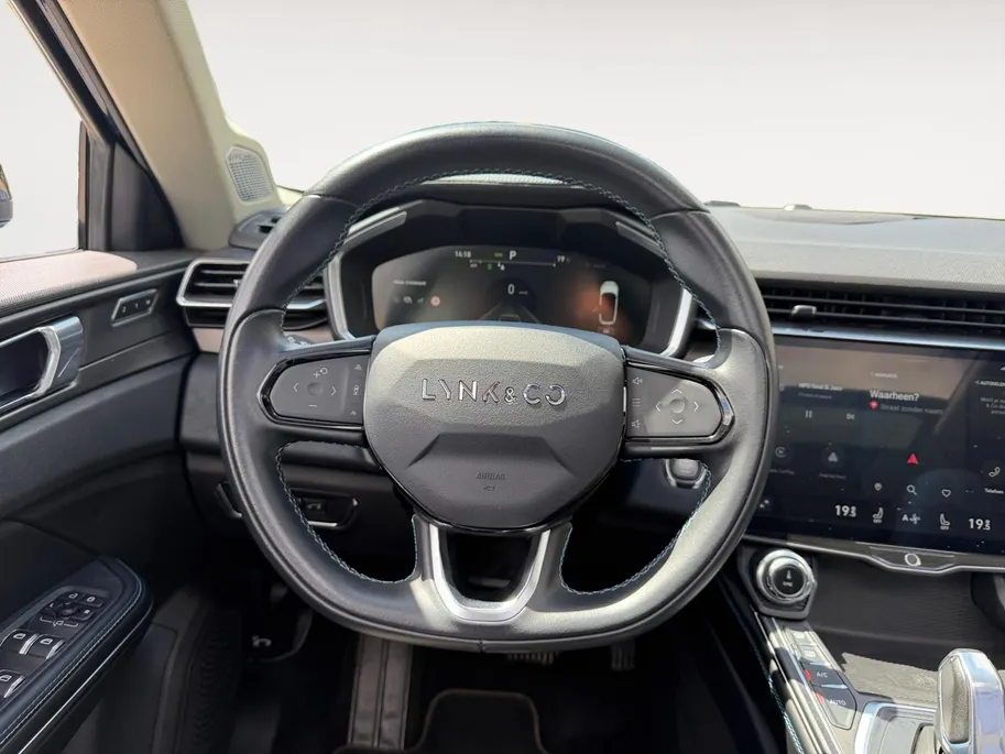 Lynk & Co 01 1.5 | Plug-in hybrid | 1800kg Trekgewicht | 69km Elek. Actieradius | Apple Carplay/Android Auto | BLISS | Panoramadak | 360° Camera | 12 Maanden BOVAG Garantie |