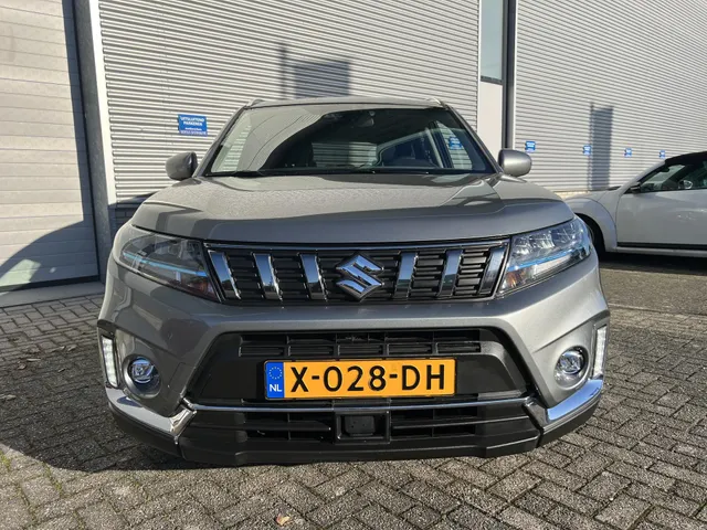 Suzuki Vitara 1.5 Hybrid Select Automaat | Trekhaak | All Season Banden | Lage Kilometerstand | Apple Carplay & Android Auto