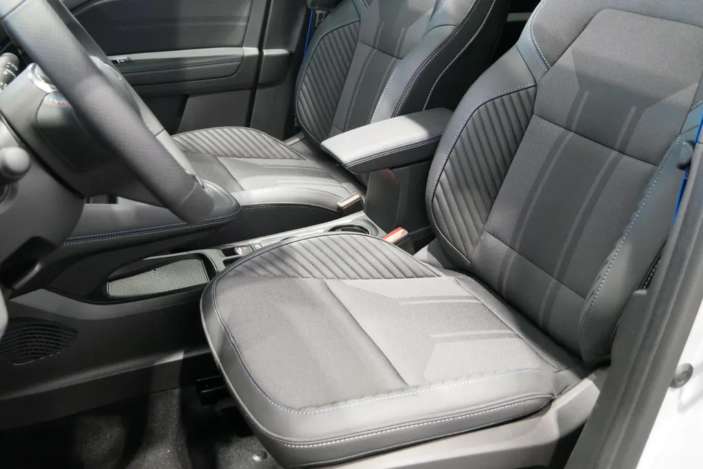 Renault Captur 1.8 E-Tech full hybrid 160 esprit Alpine | Profiteer nu van €2.500,- Zeeuw & Zeeuw voorraadkorting |Elec. Schuif/kantel dak | Harman Kardon geluidinstallatie | Uit voorraad leverbaar op = op