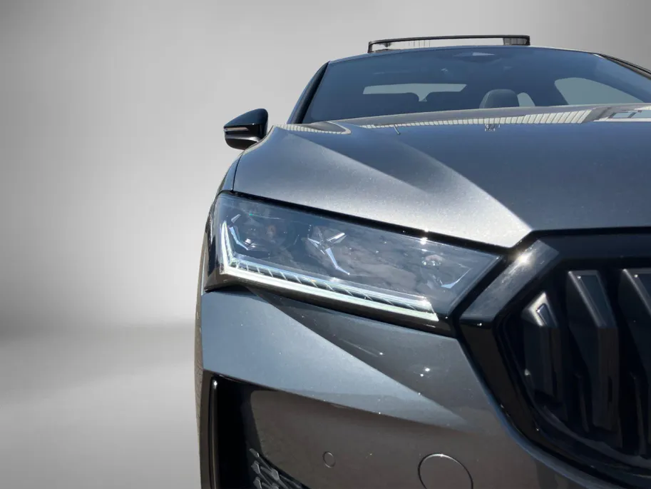Škoda Superb Combi 1.5TSI 150kW/204PK PHEV Sportline DSG · Panoramadak · Apple/Android Car Play · Camera ·  Leder/Alcantara · Trekhaak ·