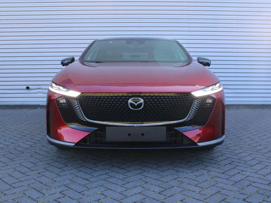 Mazda 6 6e Takumi Plus 68.8 kWh | Actieradius tot 479 km (WLTP) | Hoge Korting! | Bruin Nappa leder | 18% bijtelling |
