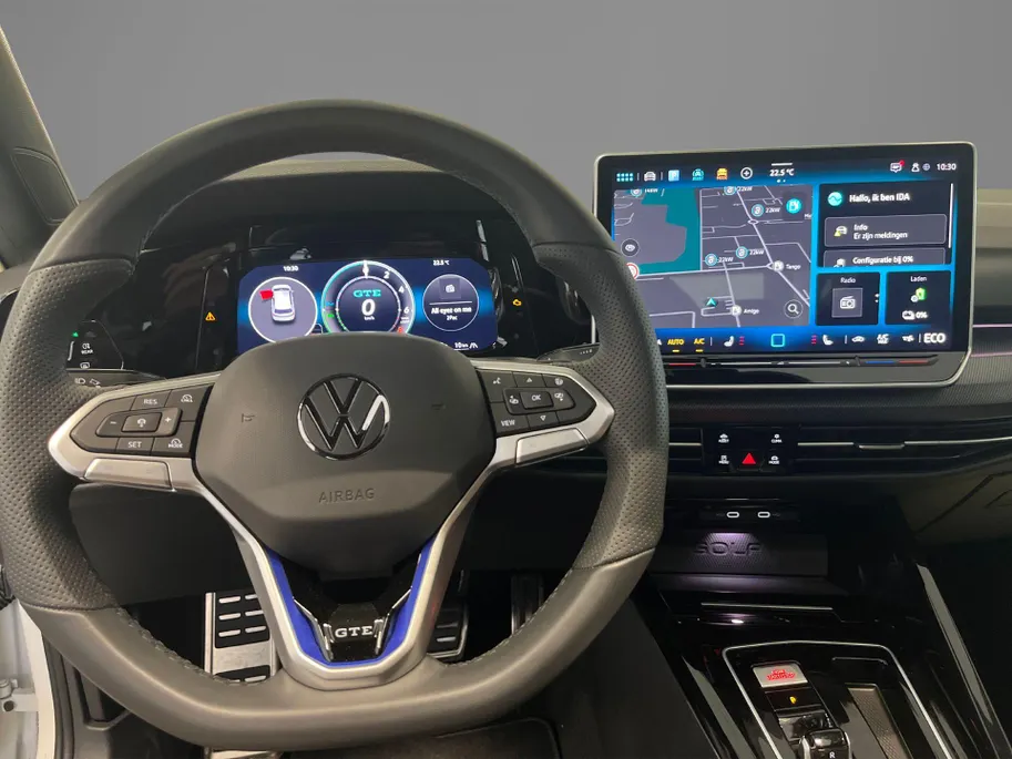 Volkswagen Golf 1.5 272pk DSG eHybrid GTE · Panoramadak · Camera · Head-Up Display · Matrix LED · Dodehoeksensor · Stuur- & Stoelverwarming · Garantie t/m 09-11-2030 of 100.000km