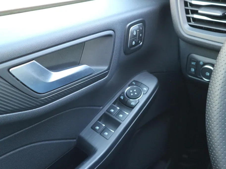 Ford Kuga 2.5 PHEV ST-Line X | ADAP CRUISE | WINTERPACK | BLIS |