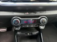 Kia Stonic 1.0 T-GDi MHEV DynamicLine Navigatie | Achteruitrijcamera | Lichtmetaal | Resterende fabrieksgarantie |