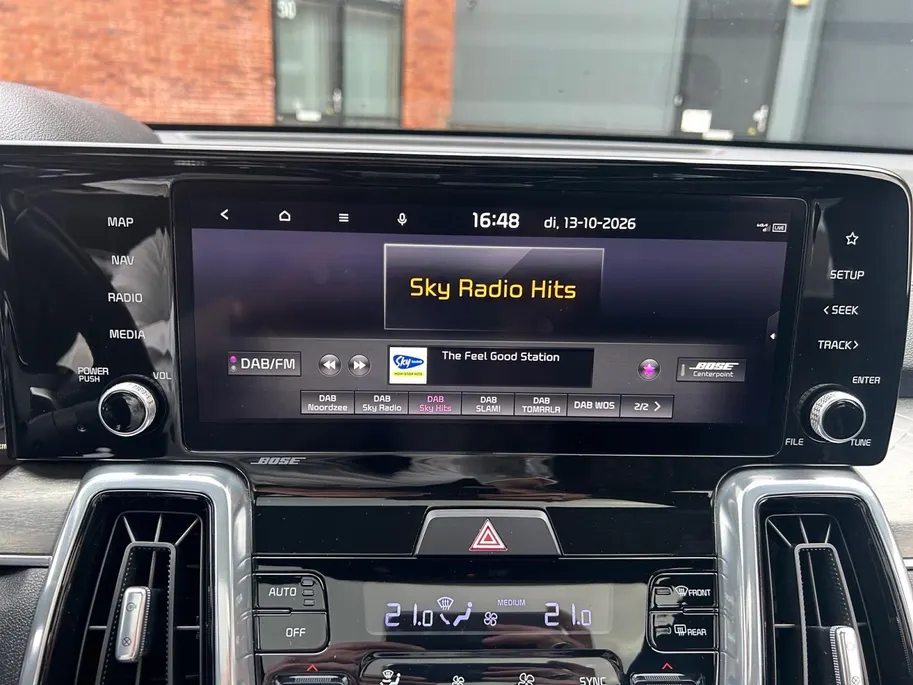 Kia Sorento 1.6 T-GDI Hybrid 2WD ExecutiveLine 5p. | Apple Carplay / Android Auto | Navigatiesysteem | Elektrisch Verstelbare Voorstoelen | Bestuurdersstoel met Geheugen | Elektrisch Schuif / Kanteldak | Elektrisch Bedienbare Achterklep | Stoelverwarming + Stoelkoeli