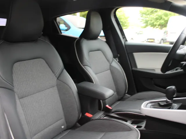 Renault Clio 1.6 E-Tech Full Hybrid 145 techno | Navigatie | Dode hoek melding | Cruise | Climat Control