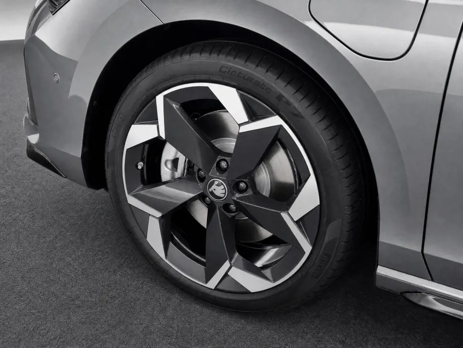 Škoda Superb Sportline Business 1.5 TSI PHEV 200 kW / 272 PK | Trekhaak wegklapbaar | Winter pakket | 1.000,- inruilbonus!!!