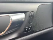 Volvo V60 2.0 B4 Core | Achteruitrijcamera | Elektr. Achterklep | Lederen bekleding | Geheugen stoelen | Dodehoek detectie | 12 maanden garantie! |