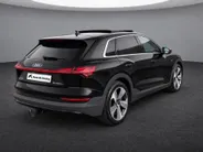 Audi e-tron 55 quattro edition 300kW/408PK 95 kWh · Panoramadak · Trekhaak · Stoelverwarming ·