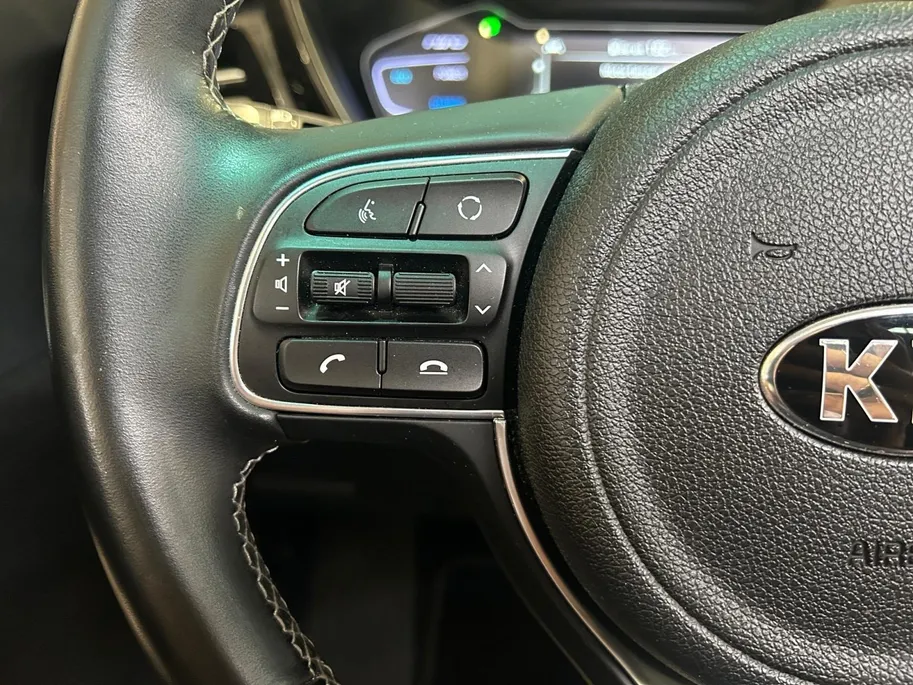 Kia Niro 1.6 GDi Hybrid Edition | Trekhaak Vaste Kogel+ 13-Polige stekker | Schuifkanteldak | Apple Carplay / Android Auto | Navigatiesysteem | Licht + Regensensor | Parkeersensoren + Camera Achter | 16' Lichtmetalen Velgen | Cruise Control Adaptief | Rijstrooksen
