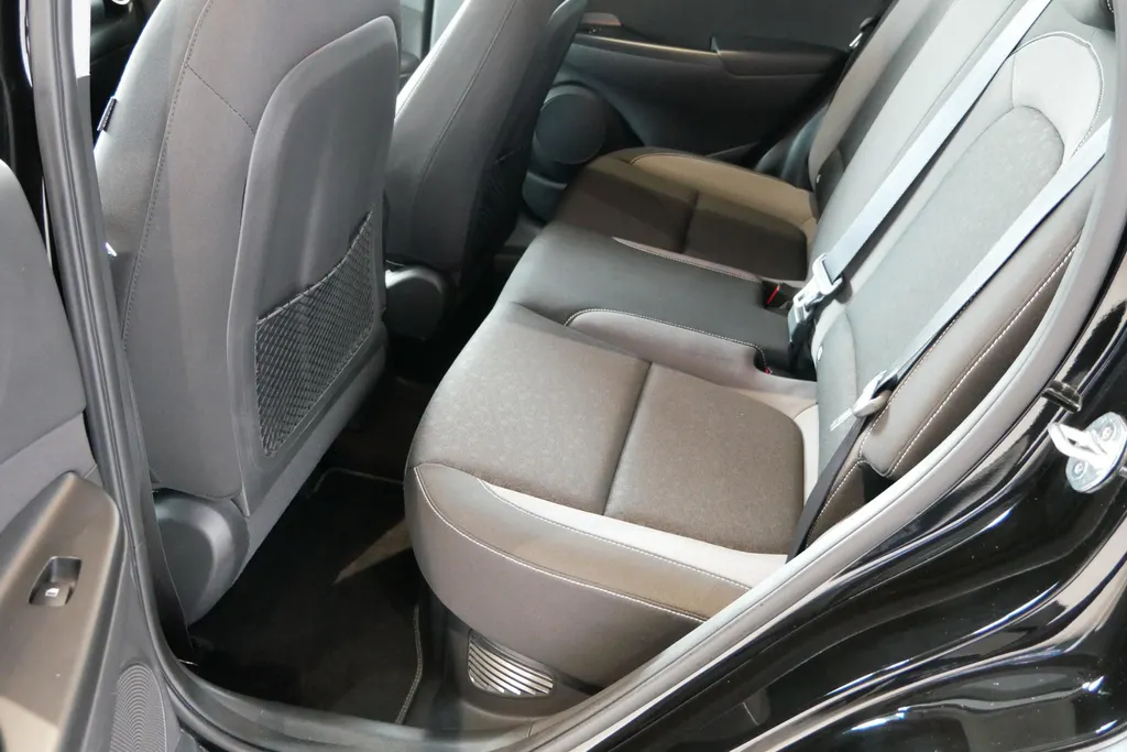 Hyundai Kona 1.6 GDI HEV Fashion | Parkeersensoren achter | Dodehoek sensoren | LM wielen | Climate controle | Adaptive cruise controle | Intelligente sleutel | Navigatie | Bluetooth | Zeer nette auto |