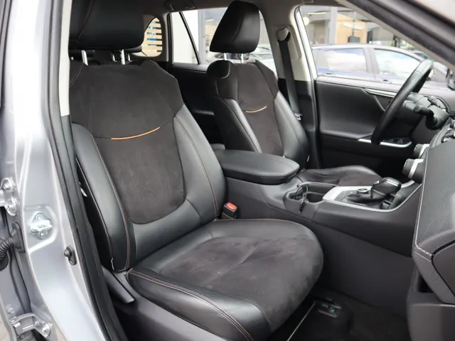 Toyota RAV4 2.5 Hybrid AWD Style | Trekhaak | PDC v/a | Stuur/stoel verwarm.