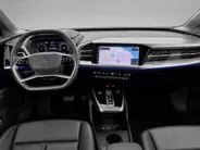 Audi Q4 e-tron 40 82 kWh 150kW/204PK · Leder · Stoelverwarming · Parkeersensoren · Garantie t/m 30-03-2026 of 90000km.