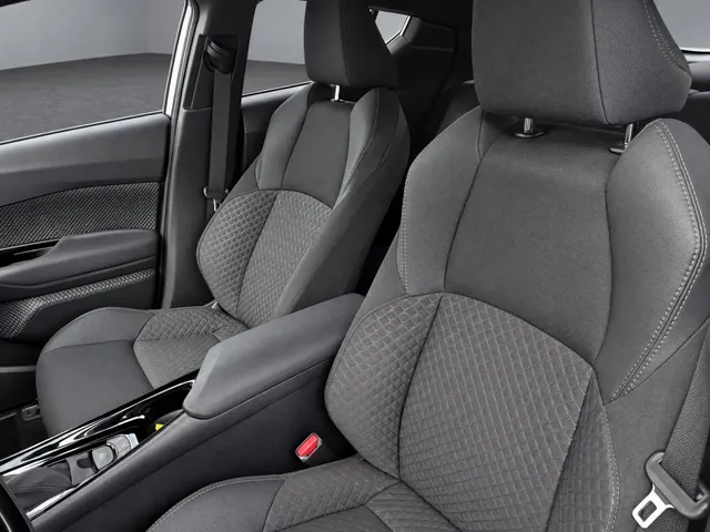 Toyota C-HR 1.8 Hybrid Style Bi-Tone | Parkeersensoren | Stoelverwarming