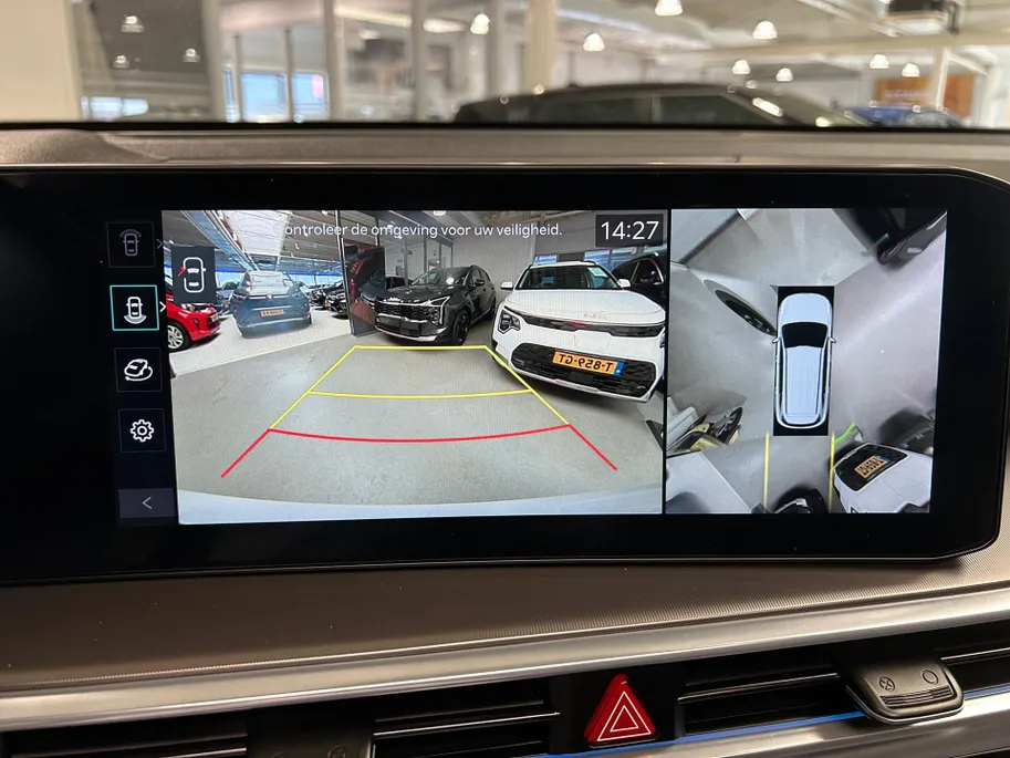 Kia Sorento 1.6 T-GDi Plug-in Hybrid 4WD DynamicPlusLine 7p | Apple Carplay / Android Auto | Navigatiesysteem | Licht + Regensensor | Stoel + Stuurverwarming | Elektrisch Verstelbare Bestuurdersstoel | Elektrisch Bedienbaar Schuif / Kanteldak | Elektrisch bedienbare 