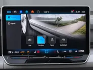 Volkswagen Golf 1.5 eHybrid 204pk DSG Life Edition · Camera · Keyless · Apple/Android Car Play · Stoelverwarming · Apple/Android Car Play · Garantie t/m 17-05-2030 of 100.000km