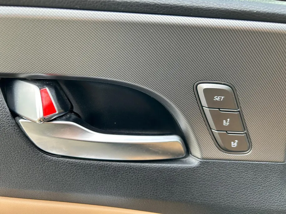 Hyundai Santa Fe 1.6 T-GDI HEV Premium Plus Sky 7p. | Zeer netjes | Vol opties! | Trekhaak | Incl. 12 maanden garantie, APK, Onderhoudsbeurt etc. Premiumpakket gratis! |