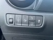 Hyundai Kona 1.6 GDI HEV Fashion Sky | Navigatie| Lichtmetalen velgen| Parkeersensoren| Schuif- kanteldak| Climate Controle| Adaptieve Cruise Controle| Dode hoeksensor|