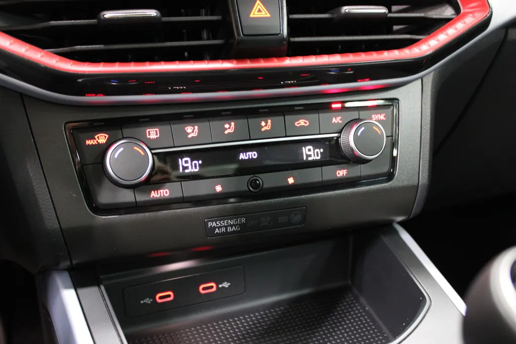SEAT Arona 1.0 TSI FR / Full LED Verlichting / 17'' LMV /