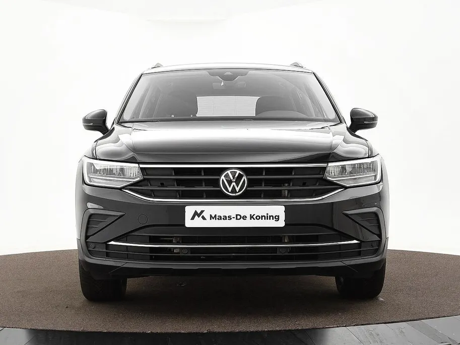Volkswagen Tiguan 1.4 TSI eHybrid 245pk DSG Life Business · Camera · Inklap. Trekhaak · Stuur- & Stoelverwarming · Parkeerassistent · Apple/Android Car Play ·