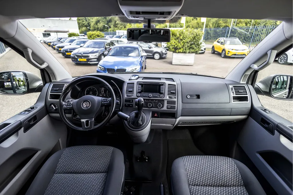 Volkswagen Transporter 2.0 TDI L2H1 Invalide uitvoering / aanpassing