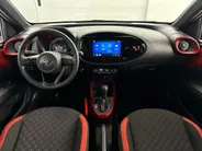 Toyota Aygo X 1.0 VVT-i S-CVT Pulse Plus Automaat | Keyless Entry | Parkeersensoren voor + achter | 17'' L.M. Velgen