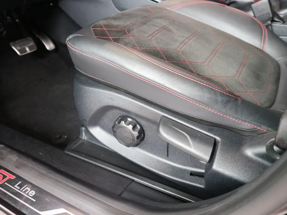 Ford Puma 1.0 EcoBoost Hybrid ST-Line X 125pk met Winter Pack en 17 inch All-season banden