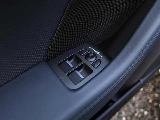 Jaguar F-TYPE P575 AWD R 75