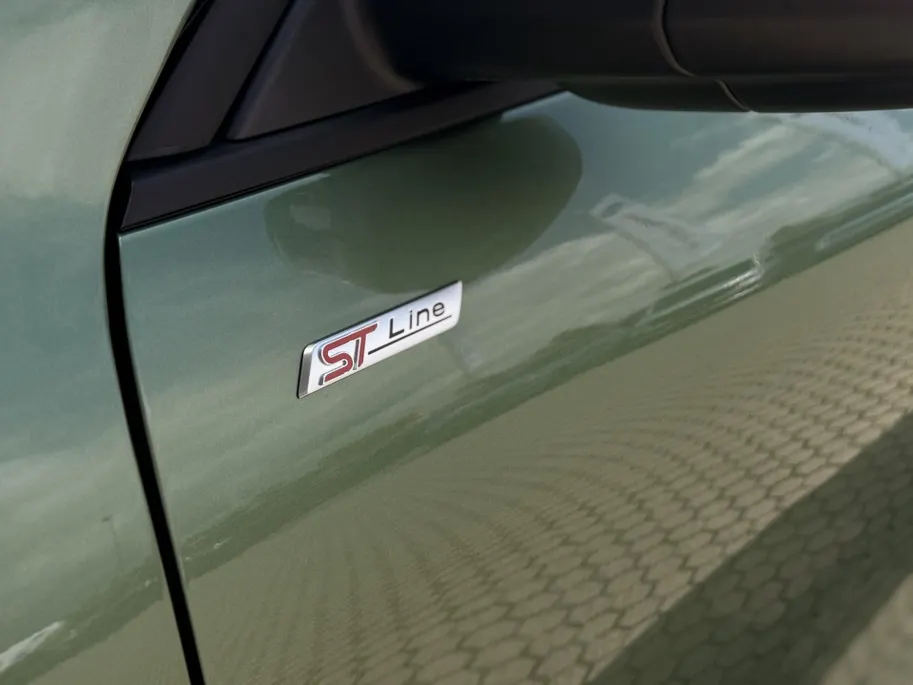 Ford Kuga 2.5 PHEV ST-Line UIT VOORRAAD I DRIVER ASSISTANCE PACK I WINTER PACK I WEGKLAPBARE TREKHAAK I RESERVE WIEL I APPLE CARPLAY / ANDROID AUTO I
