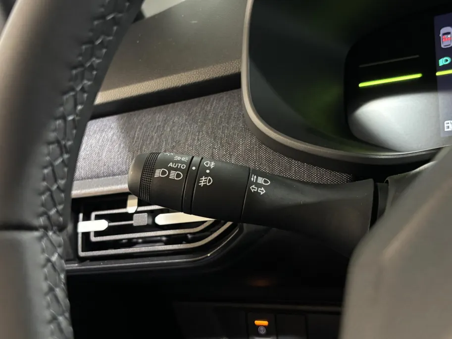 Dacia Jogger 155PK Hybrid Expression 7p. Automaat | DEMO | 7 Zitplaatsen | Camera | Parkeersensoren | Apple CarPlay/Android Auto | Cruise Control | Climate Control | Digital Cockpit | Armsteun | Licht & Regen Sensor |
