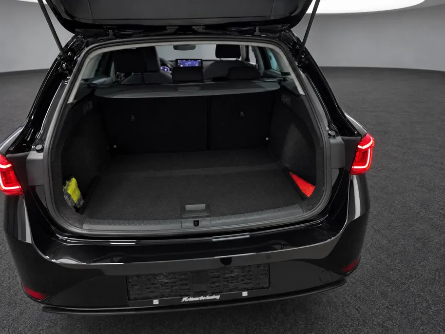 SEAT Leon Sportstourer Style Business Intense 1.5 eTSI 115 PK DSG Station