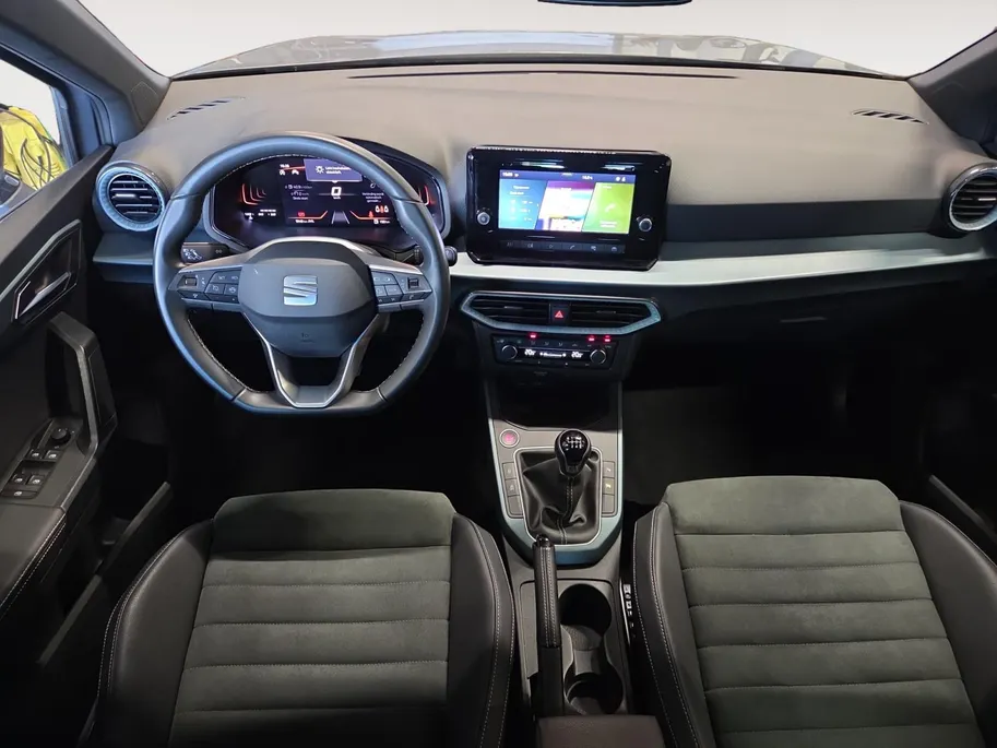 SEAT Arona Xperience Business Connect | Adaptief Cruise  | Climate Control | Camera | Dodehoek Detectie | 17'' LM Velgen | Apple Carplay | Android Auto | 9.000 km!