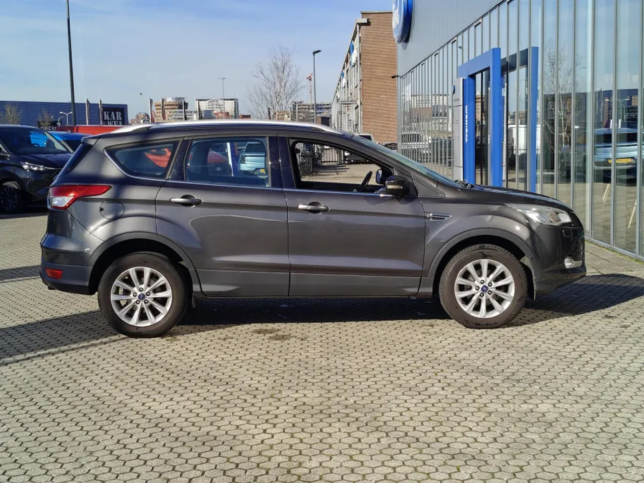 Ford Kuga 1.5 Titanium - 2.000 kg trekgewicht - TREKHAAK - VOORRUITVERWARMING - PARKEERSENSOREN V+A
