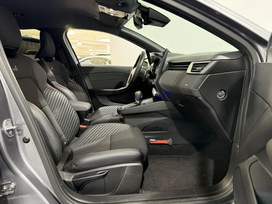 Renault Clio 145PK E-Tech Full Hybrid Esprit Alpine Automaat | Stoelverwarming | 9,3' Navi | Bose Audio | Climate Control | Apple CarPlay/Android Auto | Adaptive Cruise Control | Digital Cockpit | Full LED |
