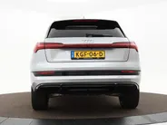 Audi e-tron 55 300kW/408PK S Line 95Kwh · SOH 94,6% · Panoramadak · Leder/Alcantara · 360°Camera + Parkeersensoren · Stoelverwarming ·