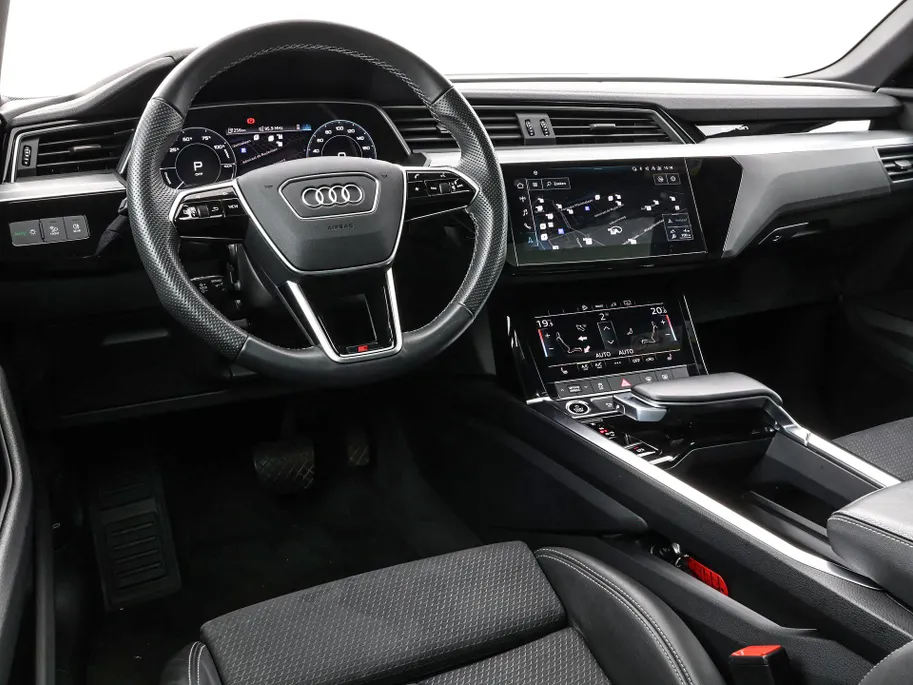 Audi e-tron 55 408pk Quattro S edition 95 kWh · SOH 97% · Panoramadak · Camera · Luchtvering · Elek. Achterklep · 20'' Inch ·