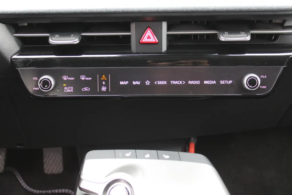 Kia EV6 Air 58 kWh | Trekhaak | 20' LM | Stuur-/stoelverwarming | Camera | Navi | Cruise adapt. | Dodehoek detectie |