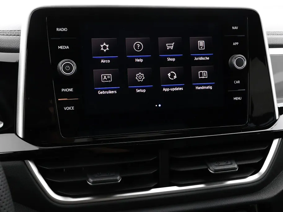 Volkswagen T-Roc 1.5 TSI 150pk DSG R-Line · Camera · Keyless · Dodehoeksensor · Stoelverwarming · ACC · Elek. Achterklep · 18'Velgen · Garantie t/m 19-02-2027