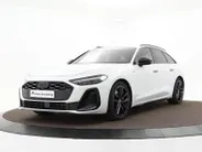 Audi A5 Avant 2.0 367pk S-tronic e-hybrid quattro S edition · 360 Camera · Wegklapbare Trekhaak · Bang & Olufsen Audio · Bijrijder Display · Zwart Optiek · 19'' Inch · Garantie t/m 26-07-2030 of 100.000
