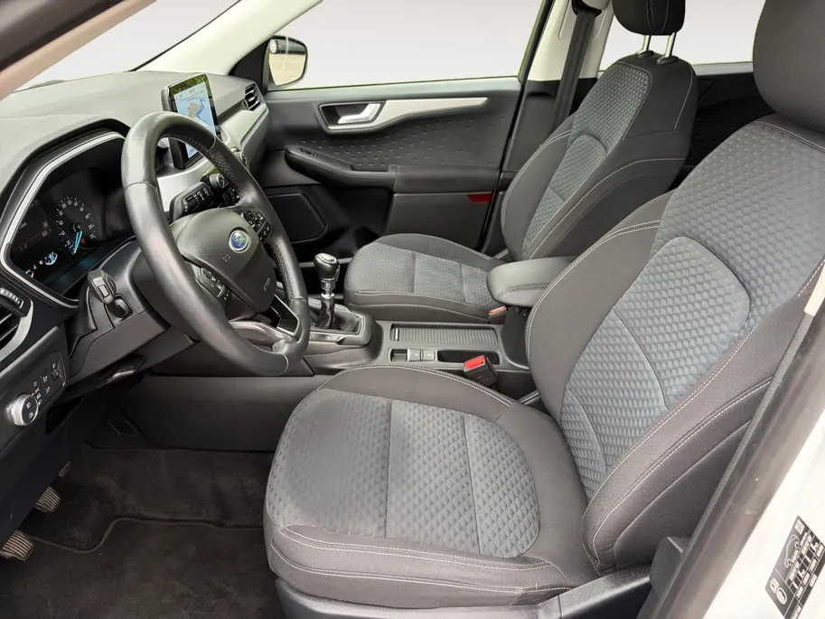 Ford Kuga 1.5 EcoBoost Titanium 150PK | Trekhaak (1800kg trekgewicht) | Navigatie | Parkeersensoren | Privacy Glass | Winter Pack
