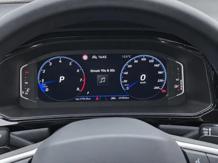 Volkswagen T-Roc 1.5TSI/150PK R-Line Black Style · Panoramadak · Apple/Android Car Play · Navigatie · Camera · Stoelverwarming · Garantie t/m 14-07-2027