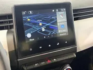 Renault Clio 90PK TCe Evolution | 1ste Eigenaar | Trekhaak 900KG Trekgewicht | Navigatie | Apple Carplay/Android Auto | Parkeersensoren | LED Lampen | Lichtmetalen Velgen | Licht & Regen Sensor |