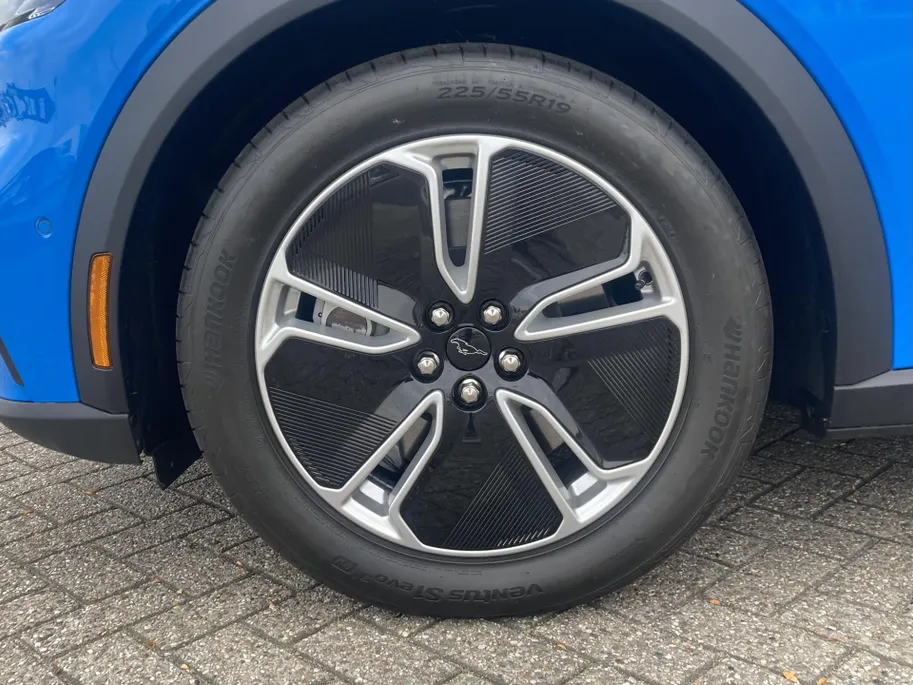 Ford Mustang Mach-E Standard RWD 75 kWh Standard Range - Grabber Blue - Direkt leverbaar
