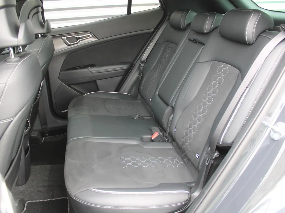 Kia Sportage 1.6 T-GDi Hybrid GT-Line | Stuur-/stoelverwarming | Elek. stoelverstelling + achterklep | Schuifdak | 18" LM | Cruise adapt. | Camera |